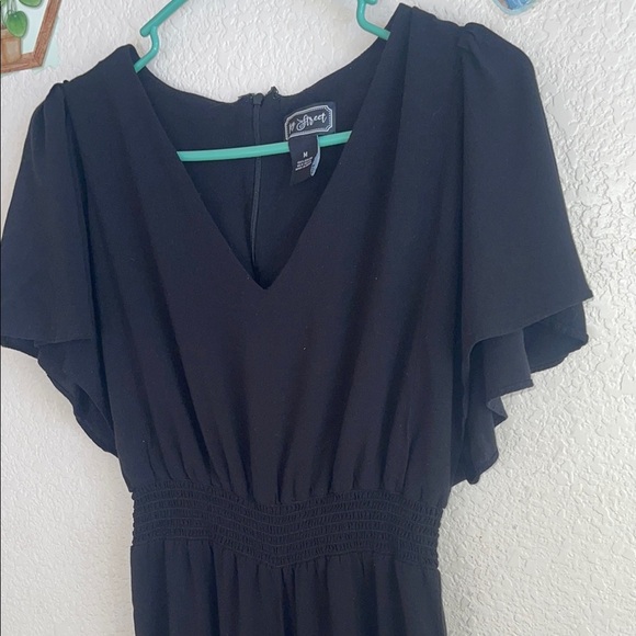 Black V-Neck Flutter Sleeve Cocktail Gown - Picture 7 of 10